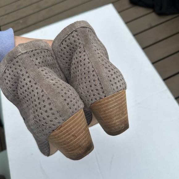 Splendid Split Side Ankle Boots Sz 8.5 Perforated Suede Leather Block Heels Grey - Picture 5 of 9